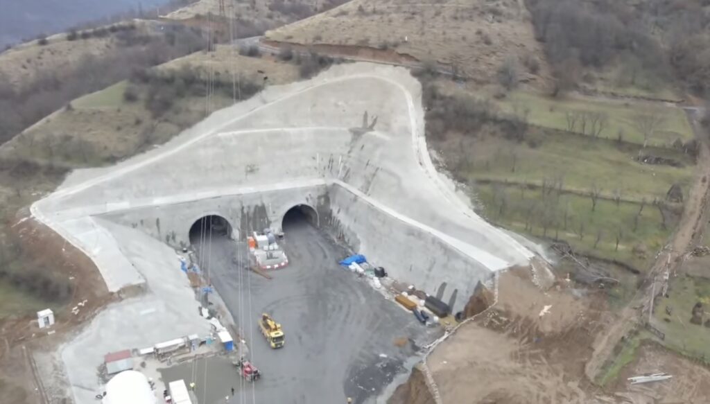 Instruirea șoferilor români pentru circulația prin tuneluri pe autostradă