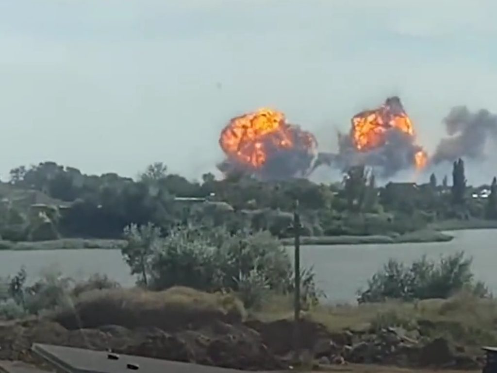 Incendiu la un depozit de petrol în Krasnodar, drumuri închise spre Crimeea