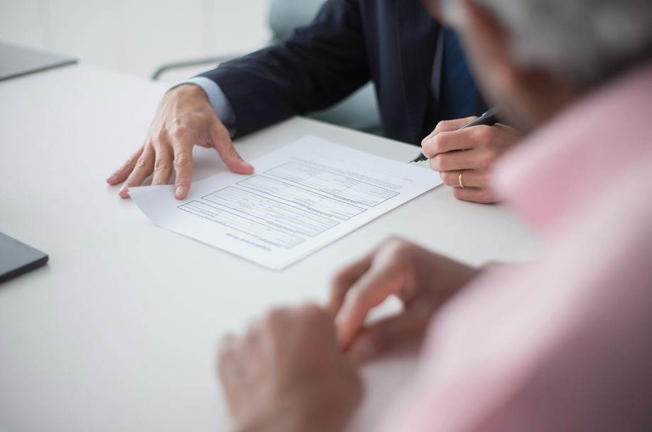 Principalele riscuri pentru companii: incertitudinea economică, atacurile cibernetice și dezinformarea