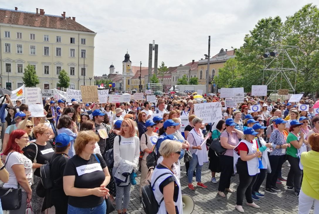 Profesorii solicită retragerea legii salarizării: „Educația este din nou subminată!”