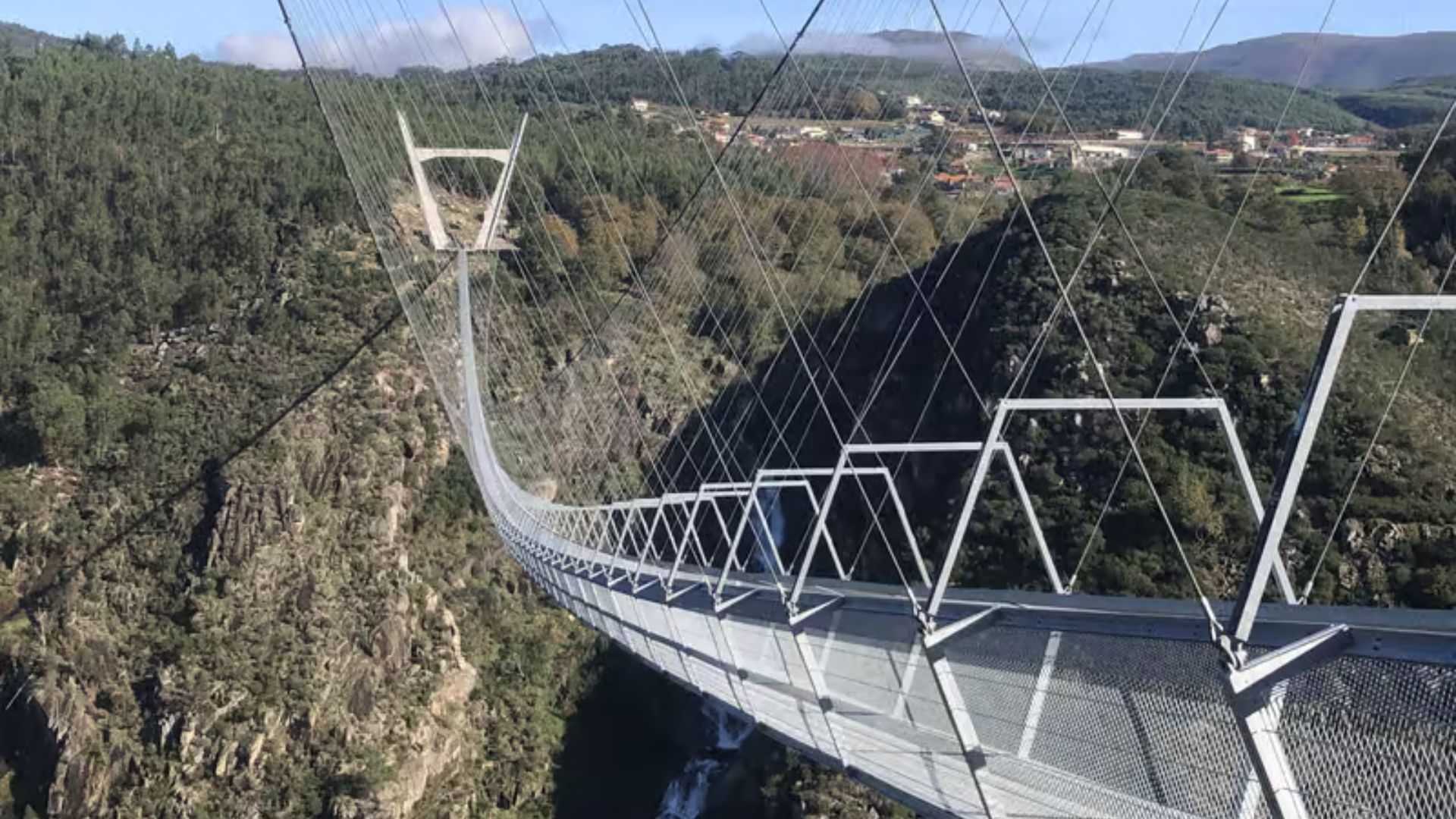 O comună din Bistrița-Năsăud va construi cel mai înalt pod suspendat din Europa