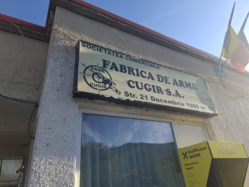 Protest la Fabrica de Arme Cugir din cauza neplății salariilor