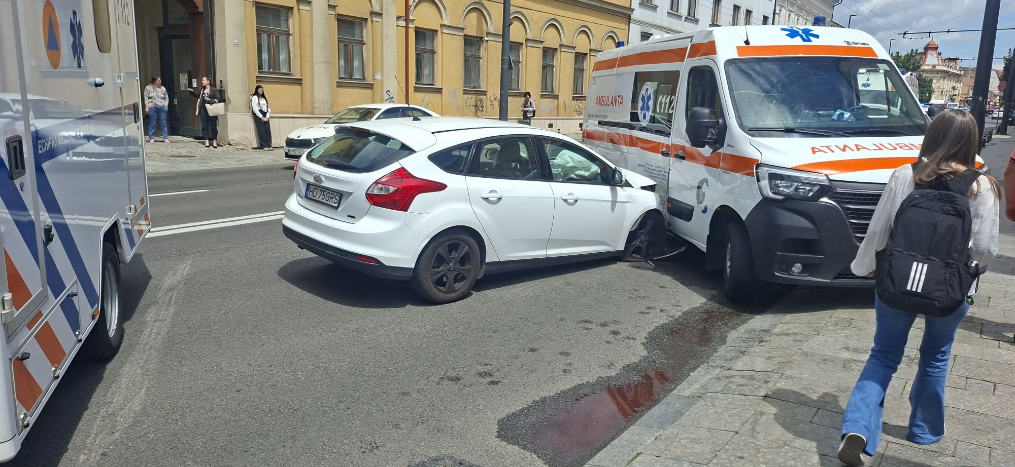 Accident pe Calea Moților: Ambulanța fără semnale implicată în coliziune