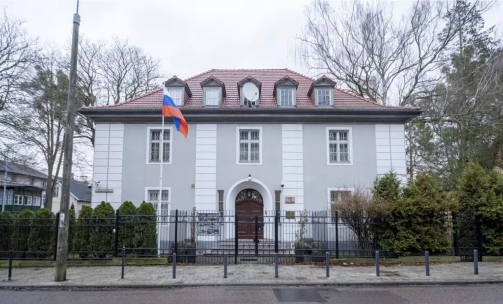Polonia demarează un proces pentru recuperarea consulatului rus, Moscova amenință cu reacții severe
