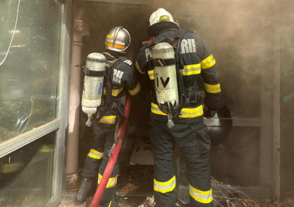 Incendiu la un cămin de bătrâni din Singureni: 41 de persoane evacuate