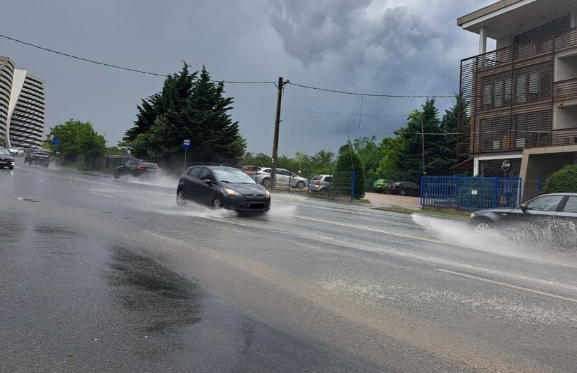 Avertizare Cod portocaliu în Cluj: străzi inundate din cauza ploilor torențiale