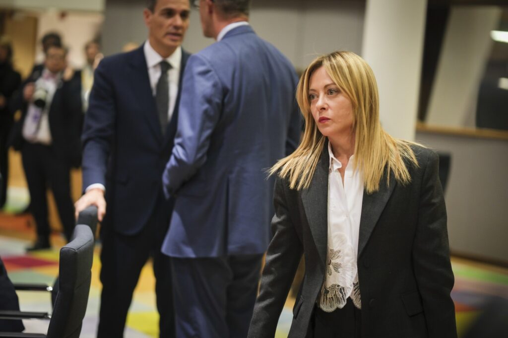 Meloni: Nu vom impune interdicții privind rețelele sociale pentru adolescenți