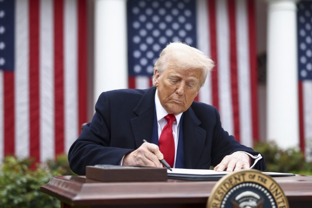 Trump a semnat un memorandum pentru încheierea conflictului din Iran