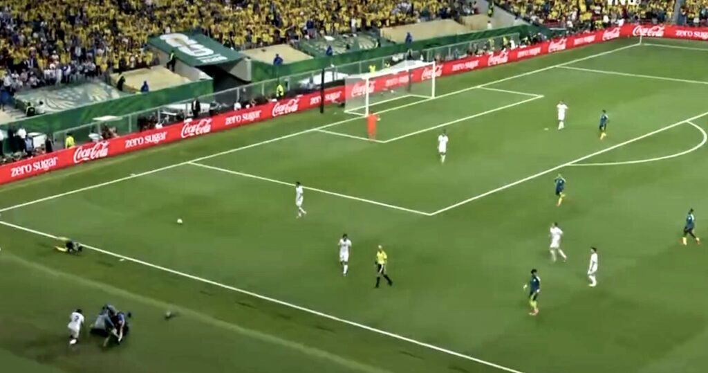 Incidente la meciul Uzbekistan - Columbia: cameraman accidentat