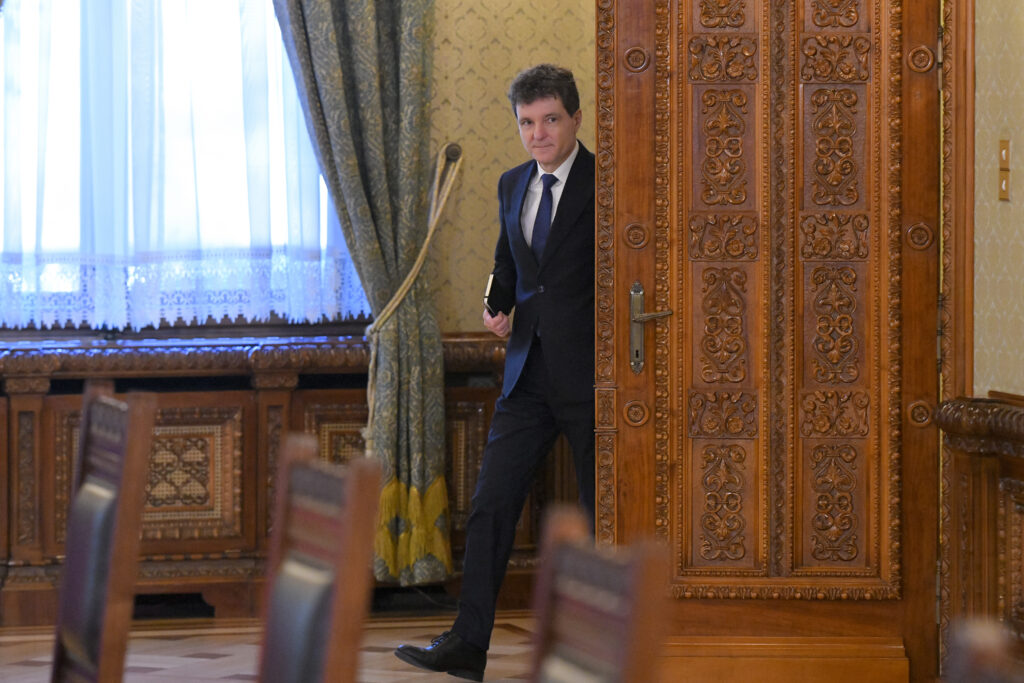 Nicușor Dan va participa la Consiliul European în contextul crizei politice din România