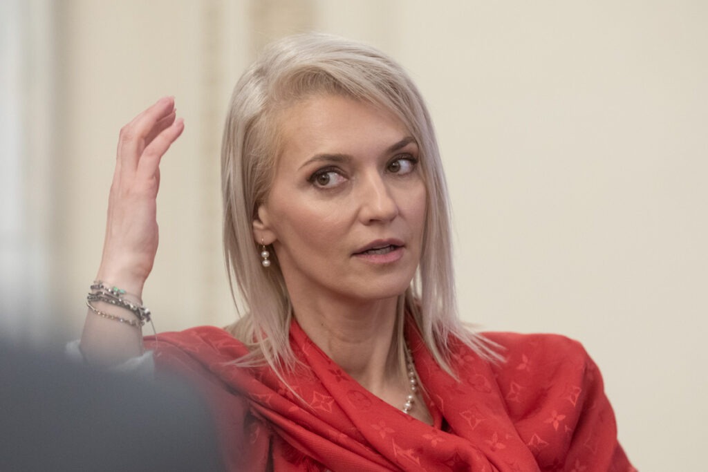 16 parlamentari PNL contestă deciziile anti-Veștea în instanță