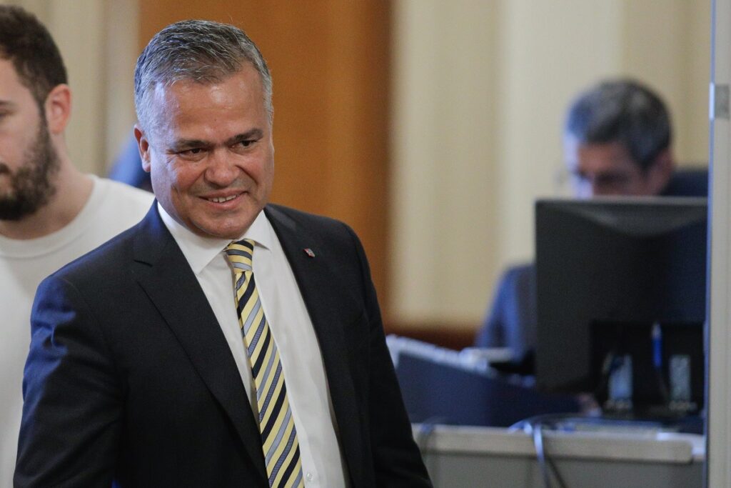 Premierul desemnat continuă negocierile pentru formarea guvernului