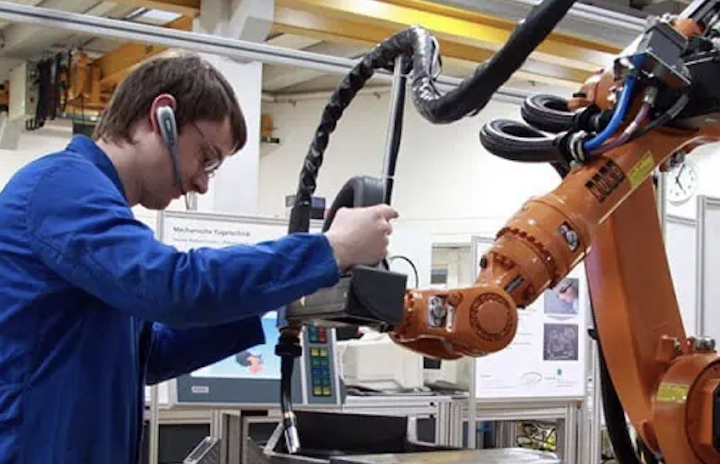 Declinul industriei prelucrătoare din România la începutul anului 2026