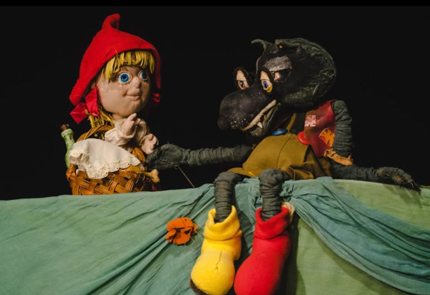Teatrul de Păpuși Puck: Weekend cu „Mateiaș Gâscarul” și „Scufița Roșie” pentru copii