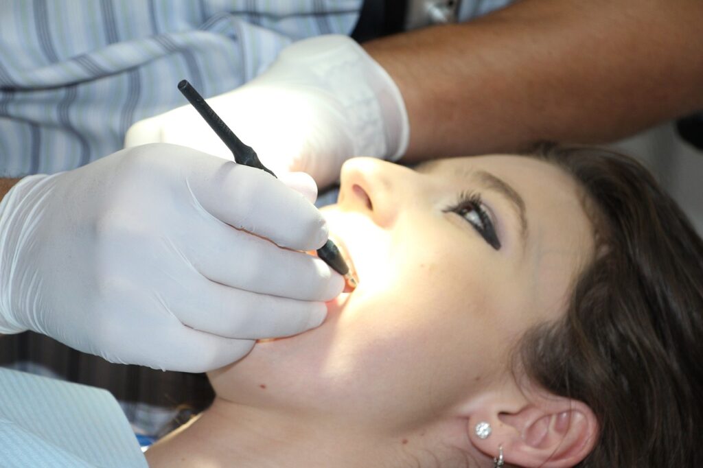 Impactul gustărilor frecvente asupra sănătății dentare